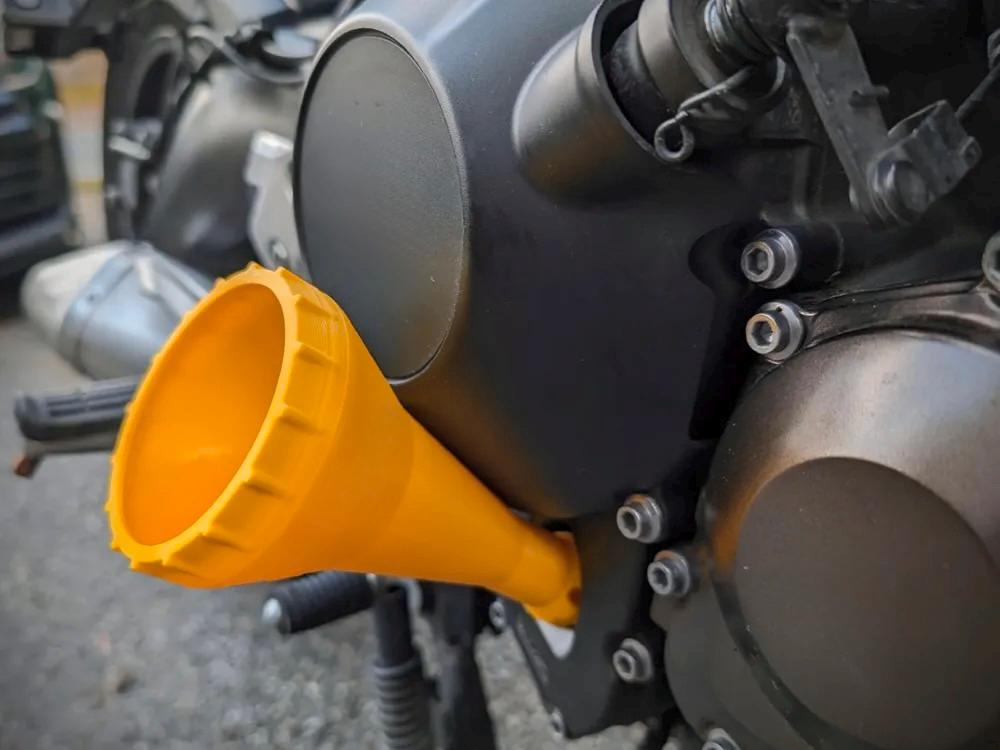 Universal M20-2.5 Motorcycle Oil Funnel Thread-In Vented Easy Oil Changes BLACK