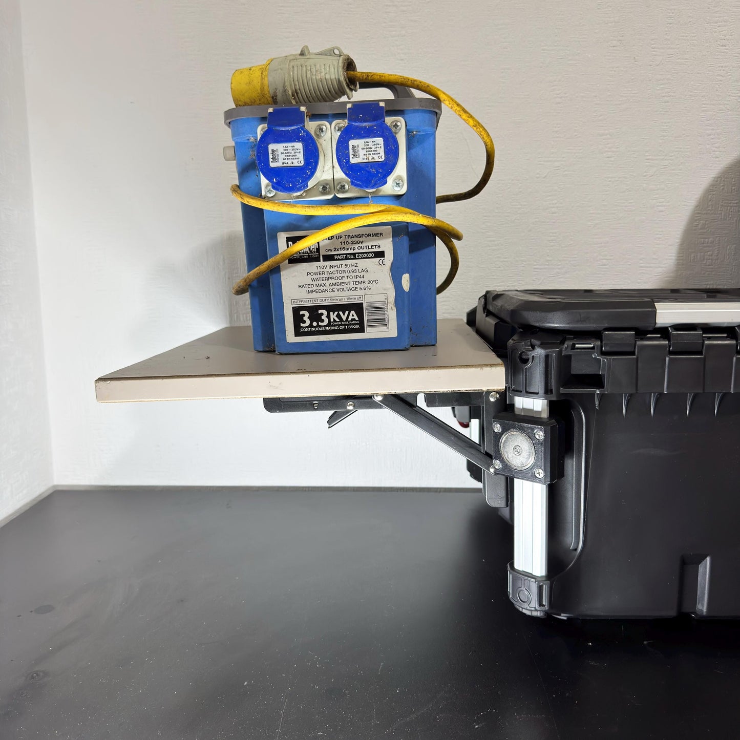 Flip-Up Table Hinge Mounts with Hook & Magnet for Milwaukee Packout | OmniLink