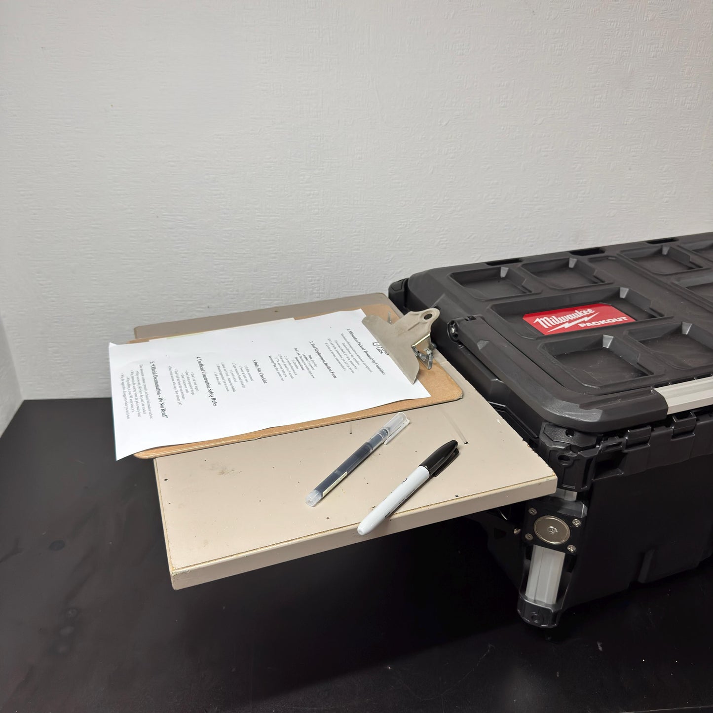 Flip-Up Table Hinge Mounts with Hook & Magnet for Milwaukee Packout | OmniLink